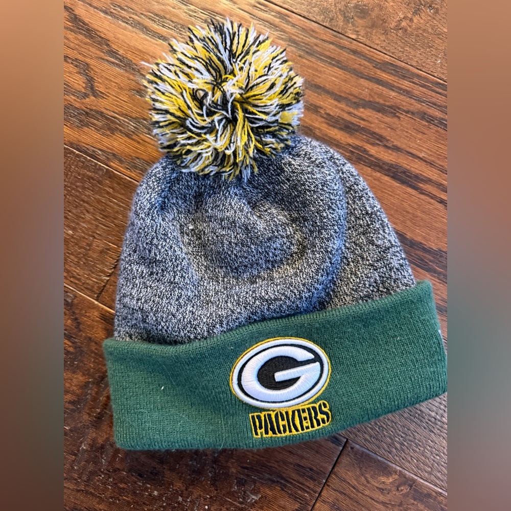 Green Bay Packers Adukt Pom Beanie - Green and Gray one size NFL team